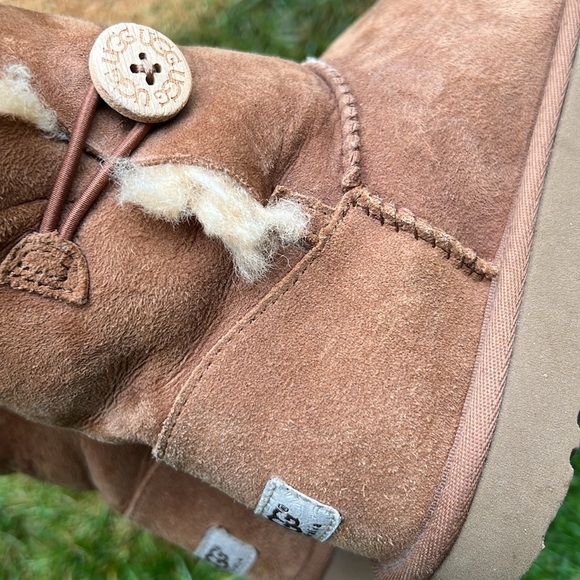 UGG SHEEPSKIN WOMENS BOOTS SIZE 5 - Picture 3 of 8